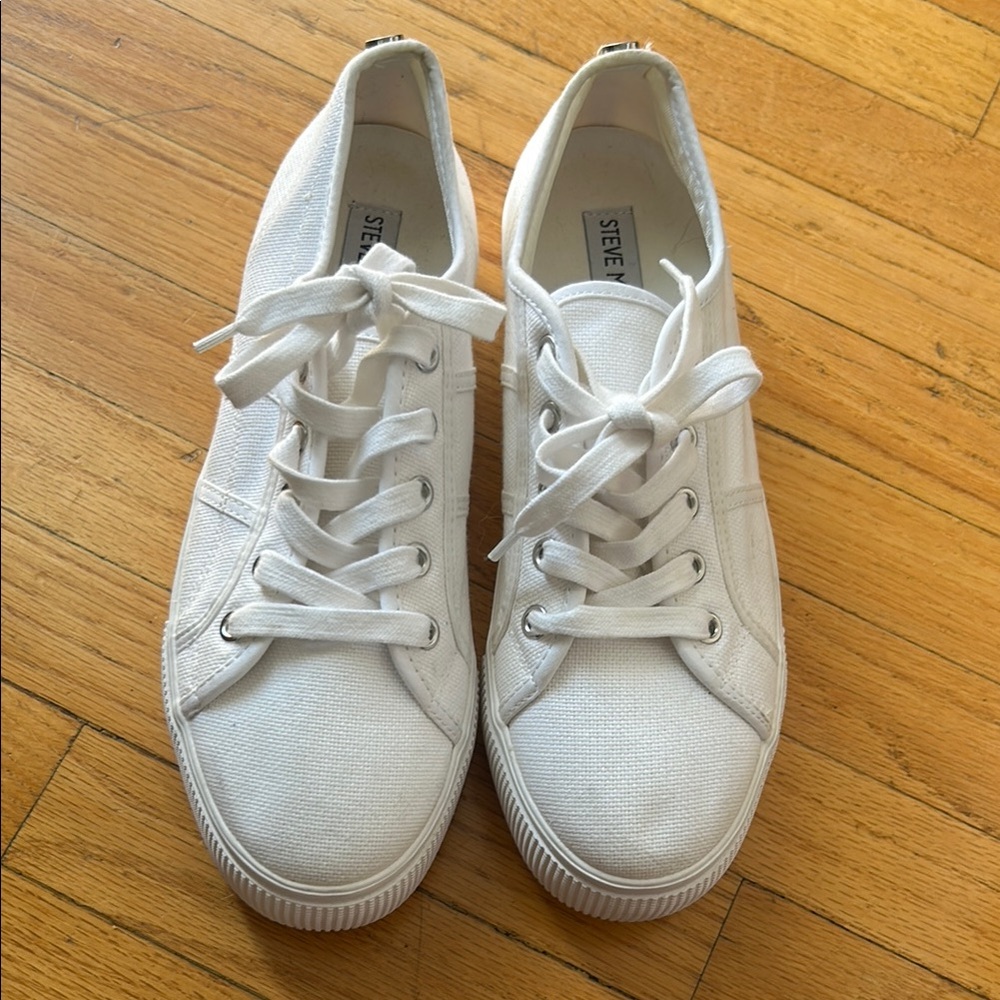 Steve Madden White Minimalist Sneakers